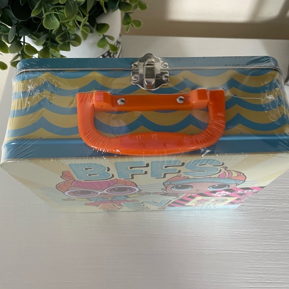 LOL Surprise BFF’s 48 Piece Puzzle Metal Lunchbox Tin By Lol New Puzzle Lunchbox - Picture 2 of 5